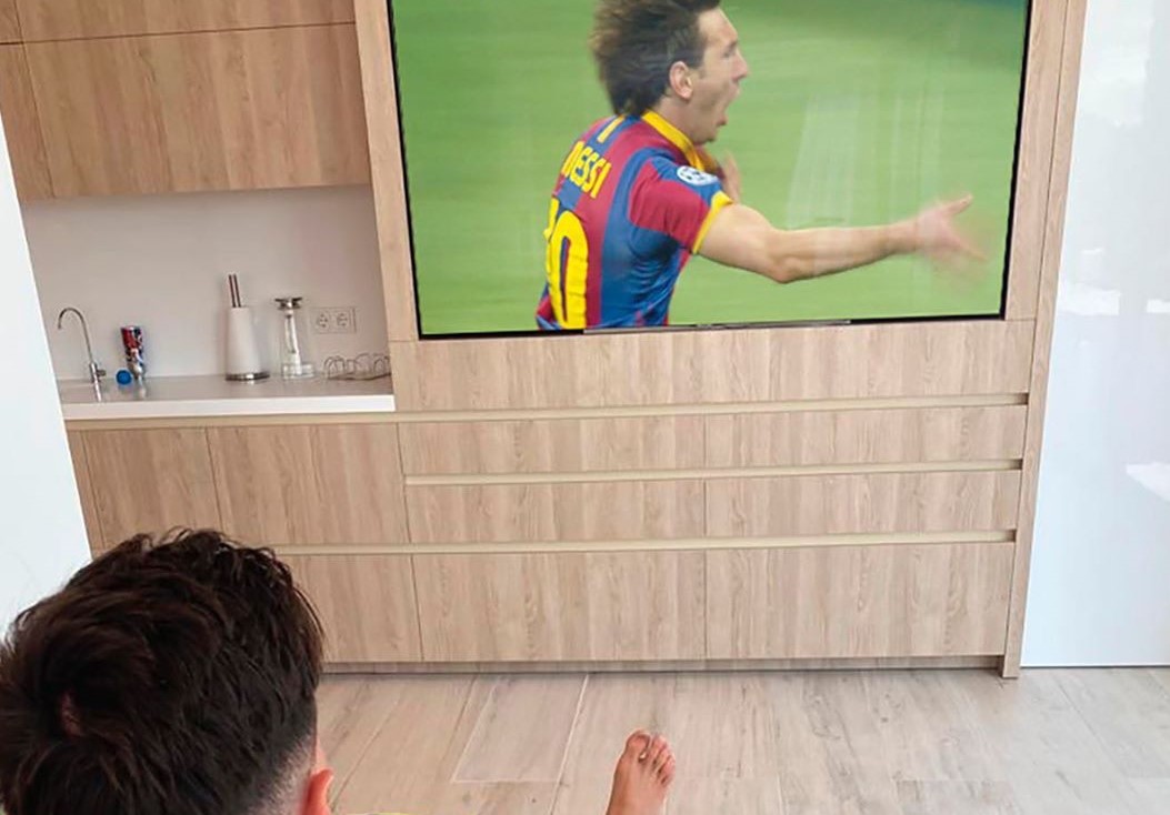 Messi watch: PSG outbids City and employs Di Maria and ...
