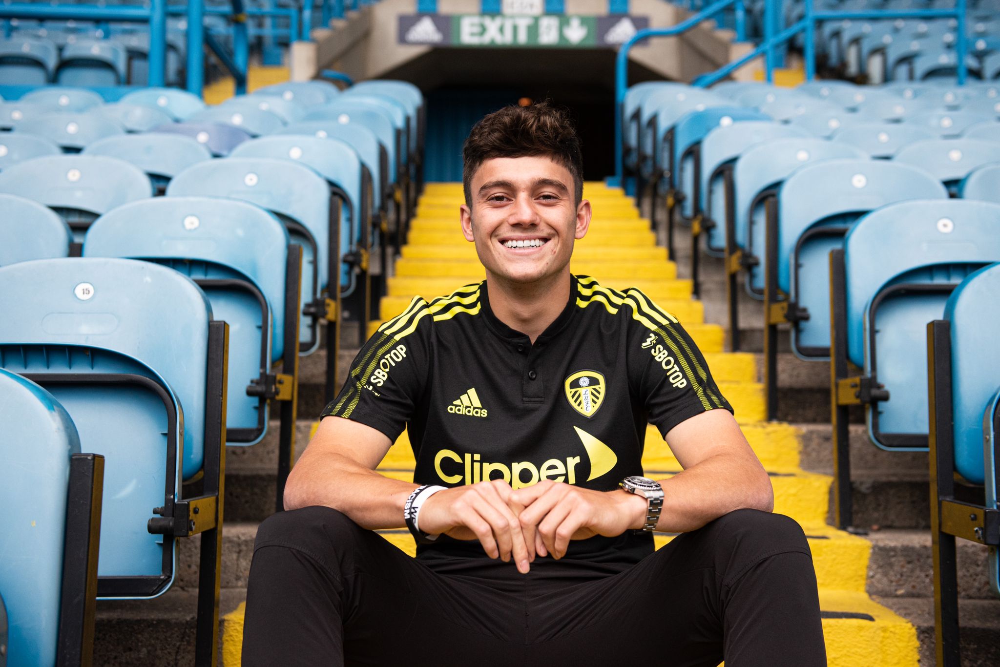 Leeds signs Daniel James. This time for real  