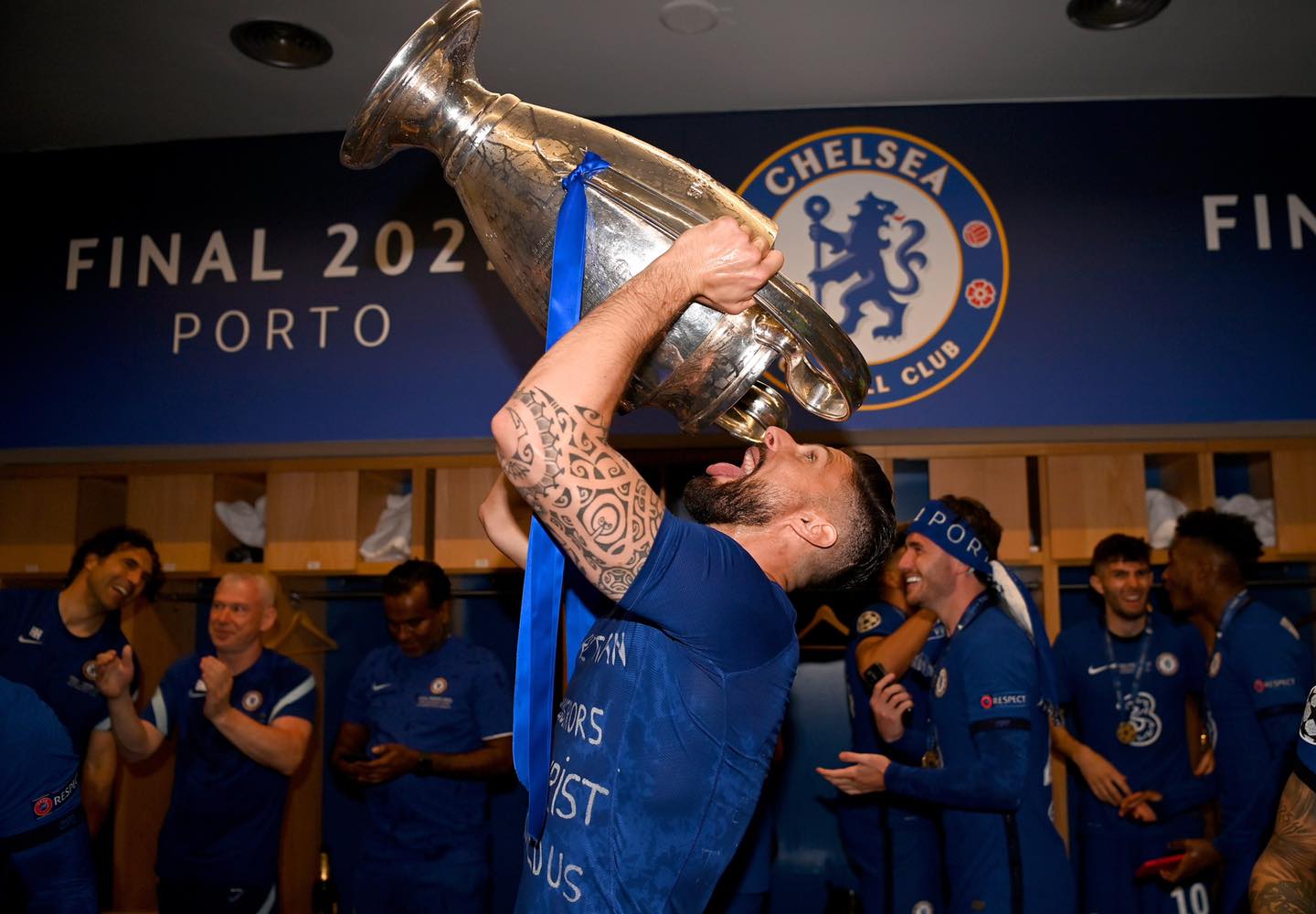In a major turn Giroud slips through Milan's fingers as he extends with Chelsea