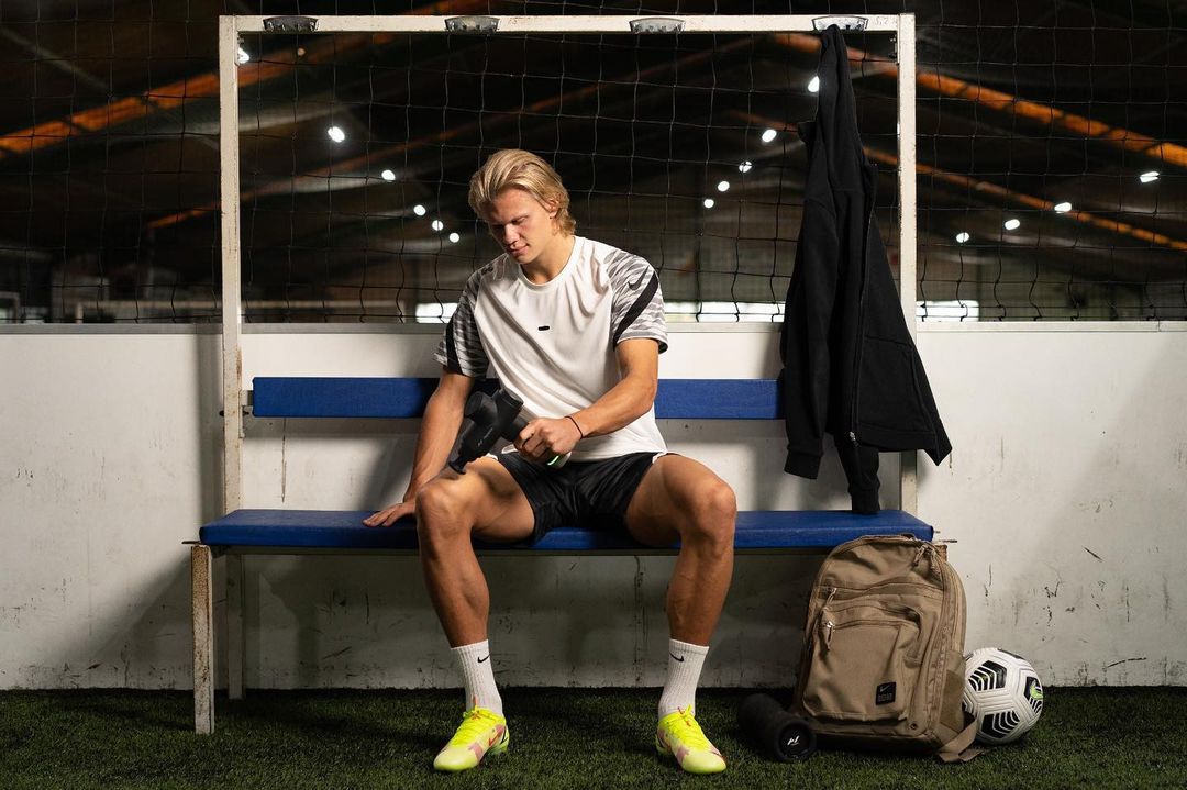 Haaland's agent suggests Erling will be moving this summer, listing only four possible destinations, including Bayern! 