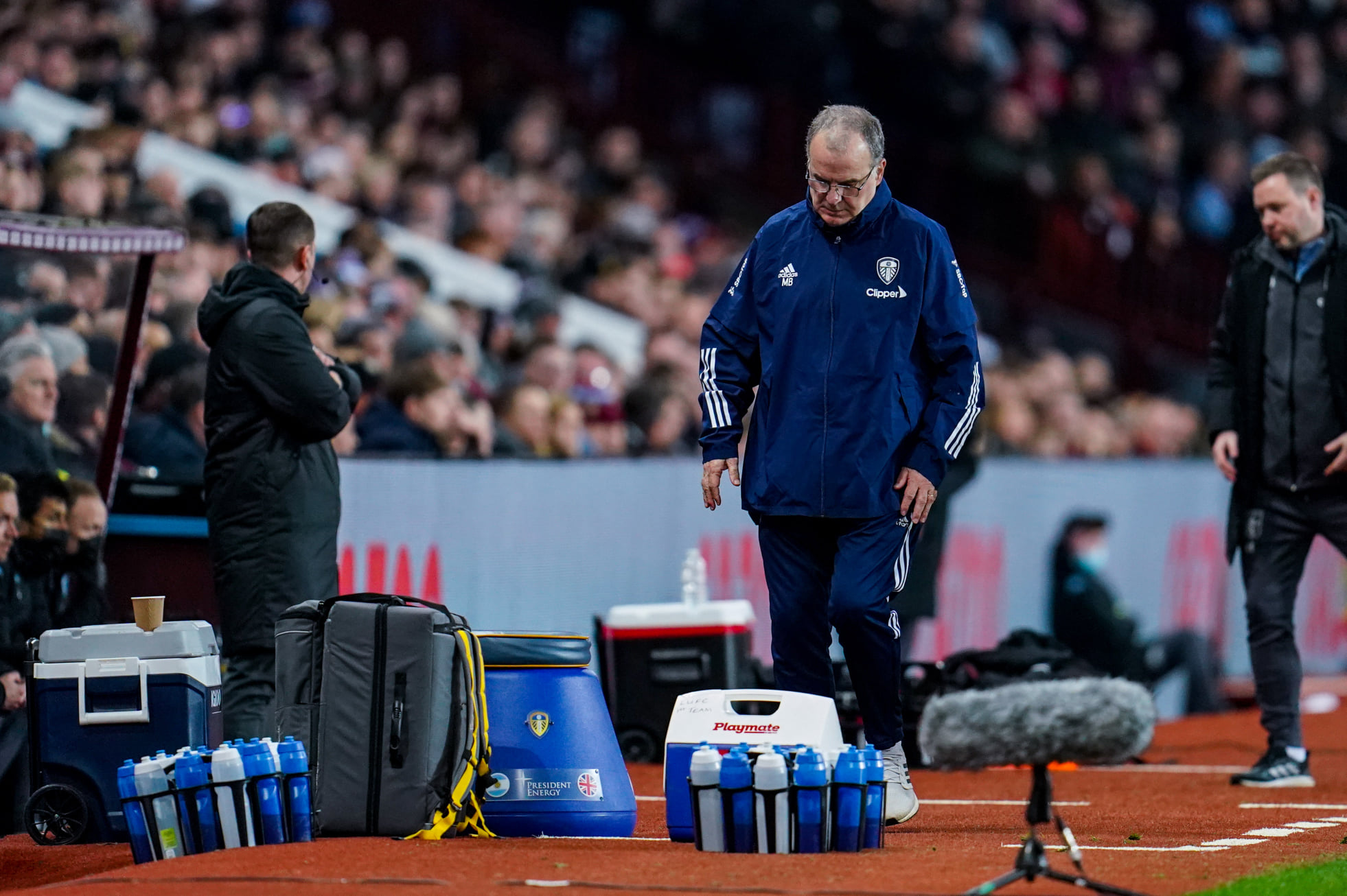 Impending relegation battle breaks up the perfect couple: Bielsa sacked by Leeds! 