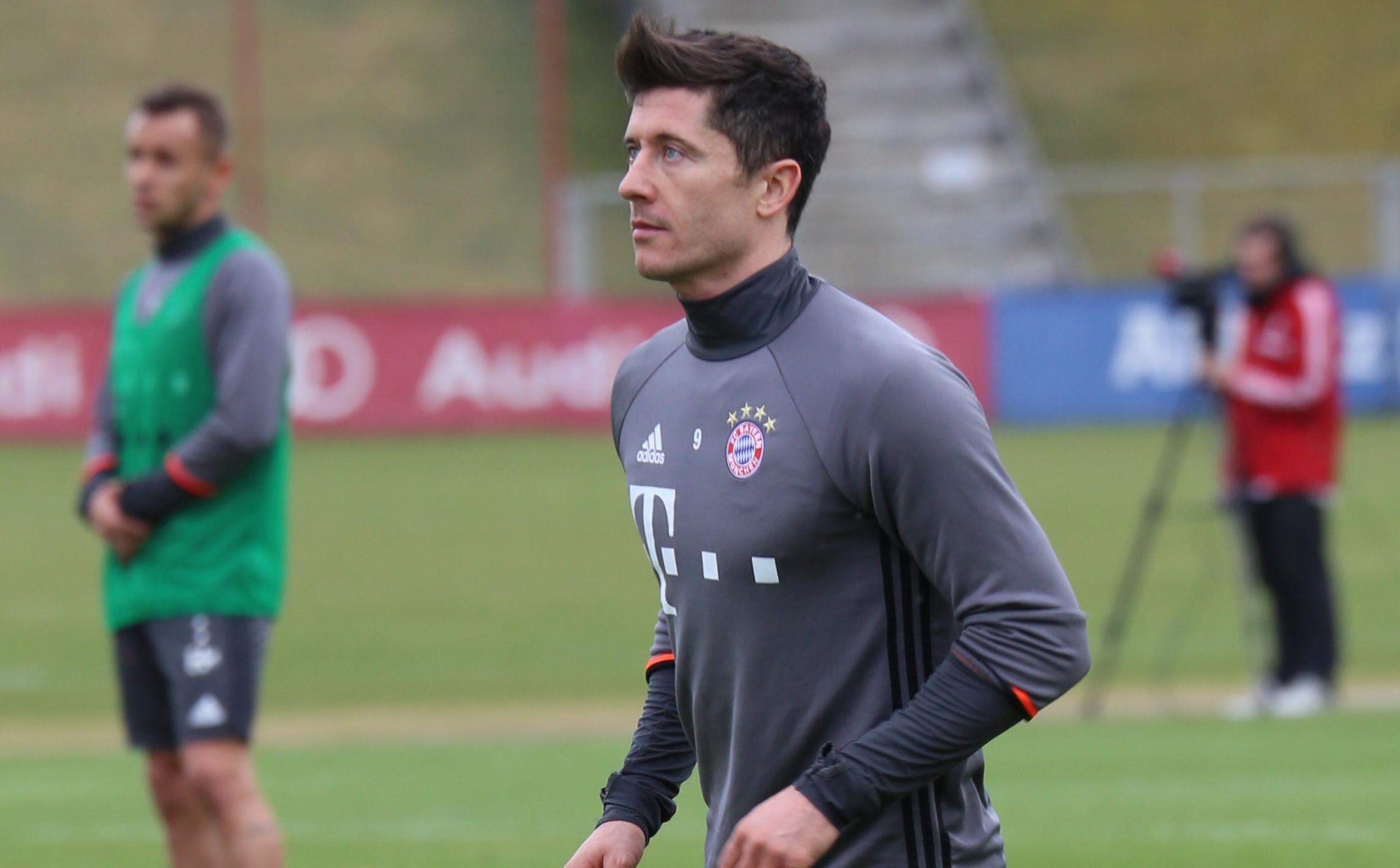The best player of the season: Lewandowski breaks Gerd ...