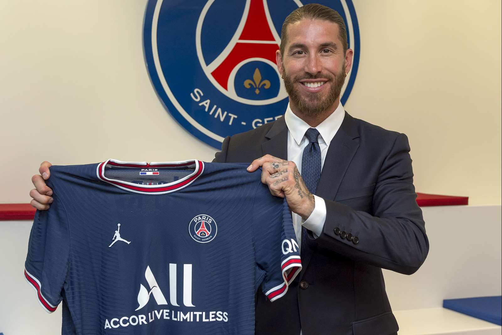 The Superteam gets its leader: Ramos officially signs for PSG