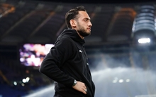 Yet another central attacking midfielder? There’s 90% chance Manchester United signs Calhanoglu